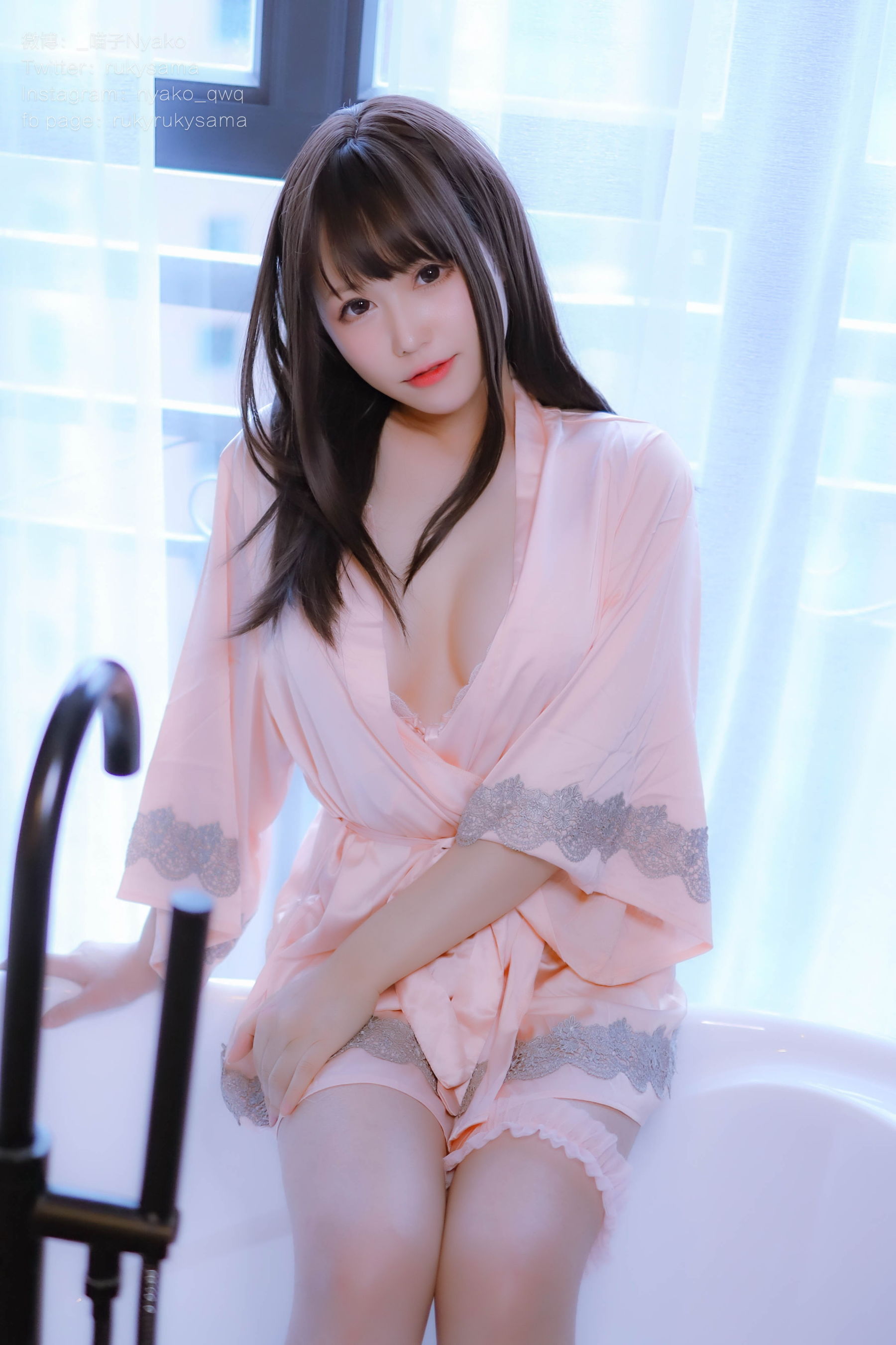 图片[2]-[网红COSER写真] 萌妹子Nyako喵子 – 妄想彼女との同棲生活 之 粉嫩丝绸睡衣-蕾丝百合网-美图分享,Cosplay美图,私房写真,套图下载