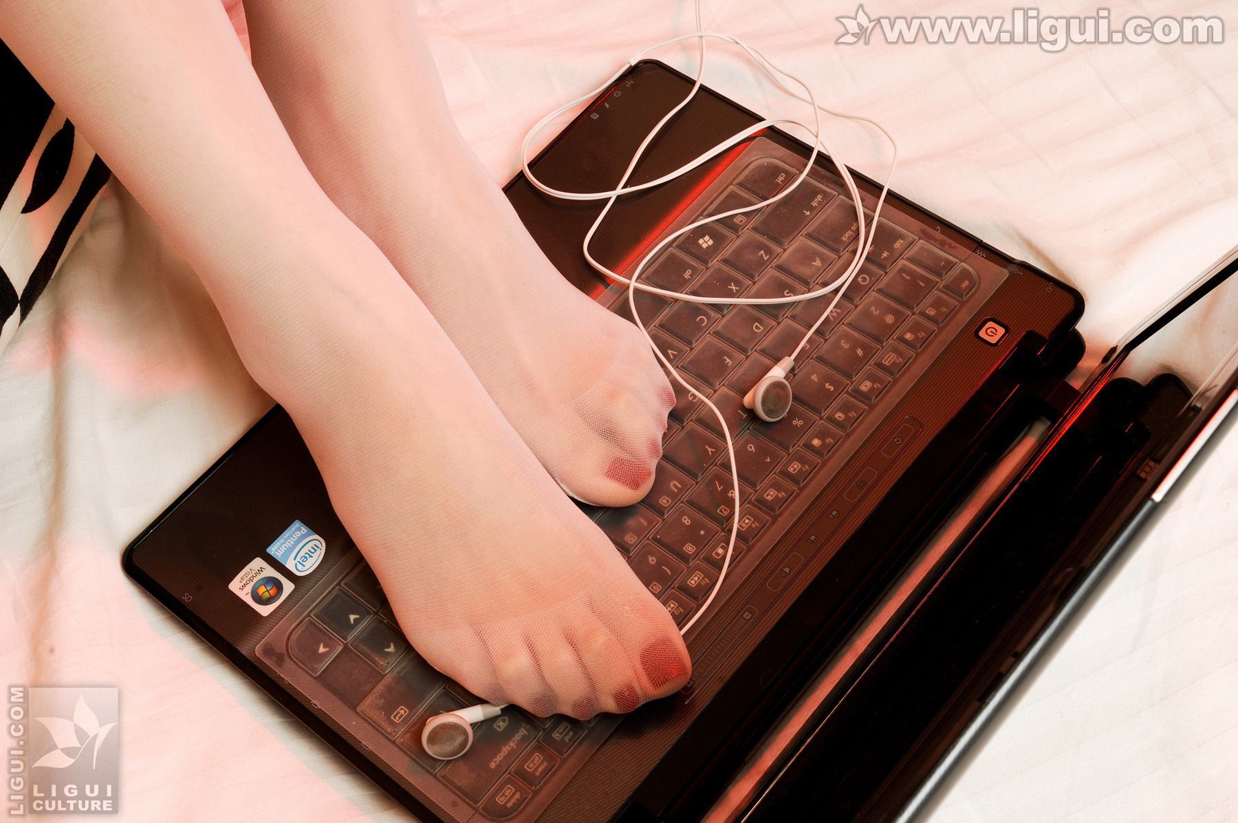 图片[8]-Model CoCo《时尚甜美之IT风情流露》 [丽柜LiGui] 美腿玉足写真图片-秀臀网-高品质图集网