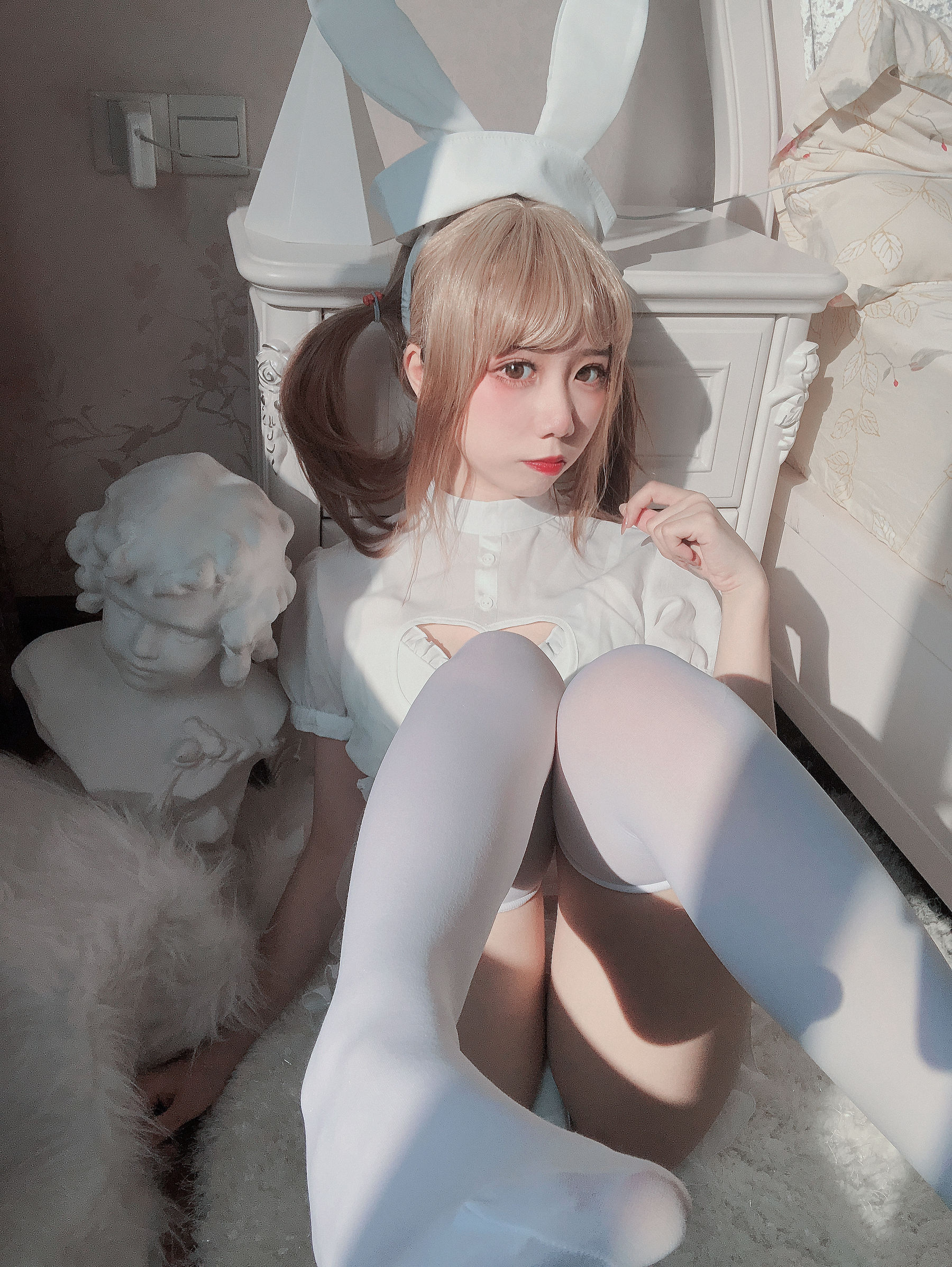[网红COSER写真] 动漫博主果咩酱w – 兔兔护士-蕾丝百合网-美图分享,Cosplay美图,私房写真,套图下载
