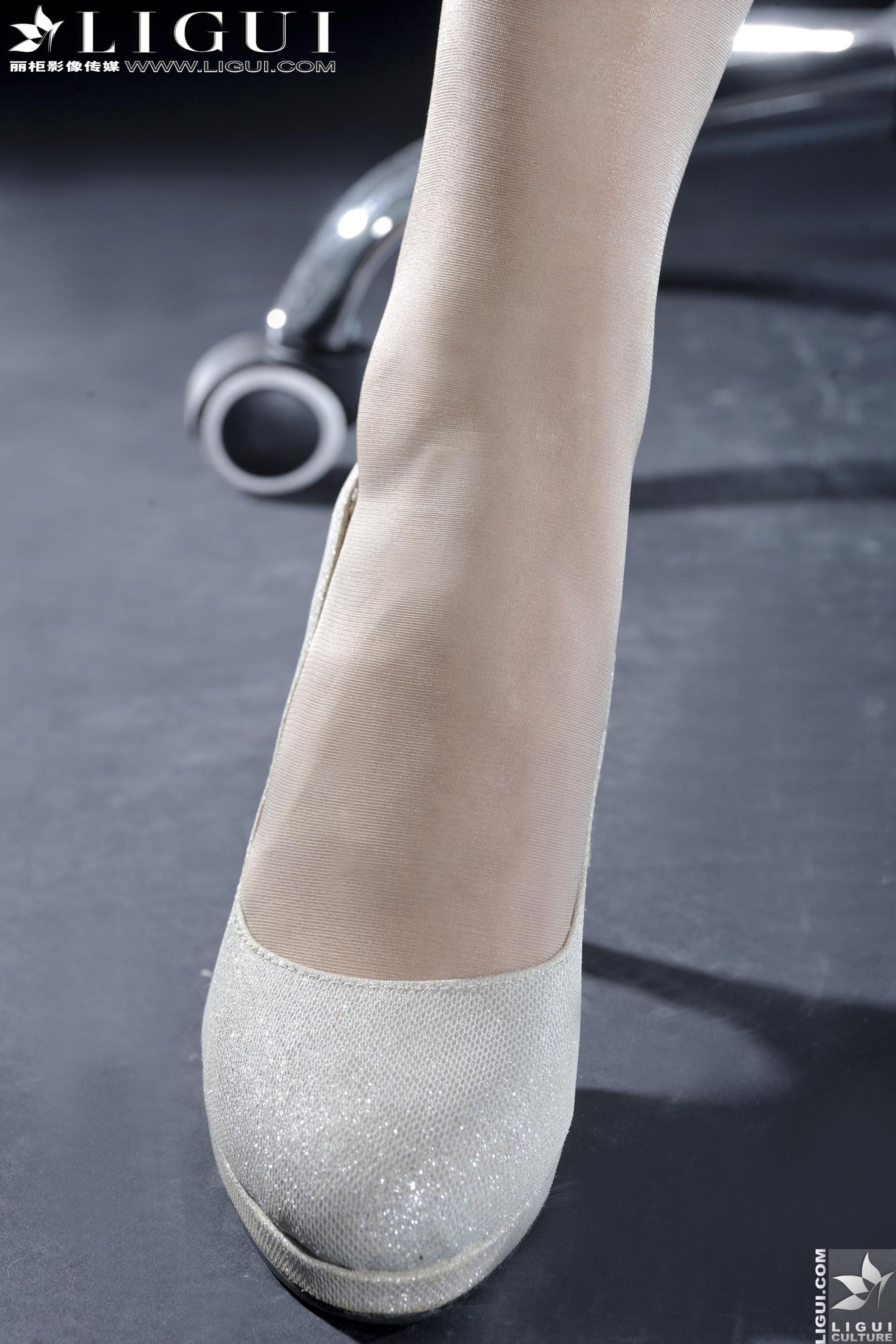 图片[7]-[丽柜LiGui] Model 依依《职场丽人》 美腿玉足写真图片-ACG-二次元游戏动漫视频分享平台