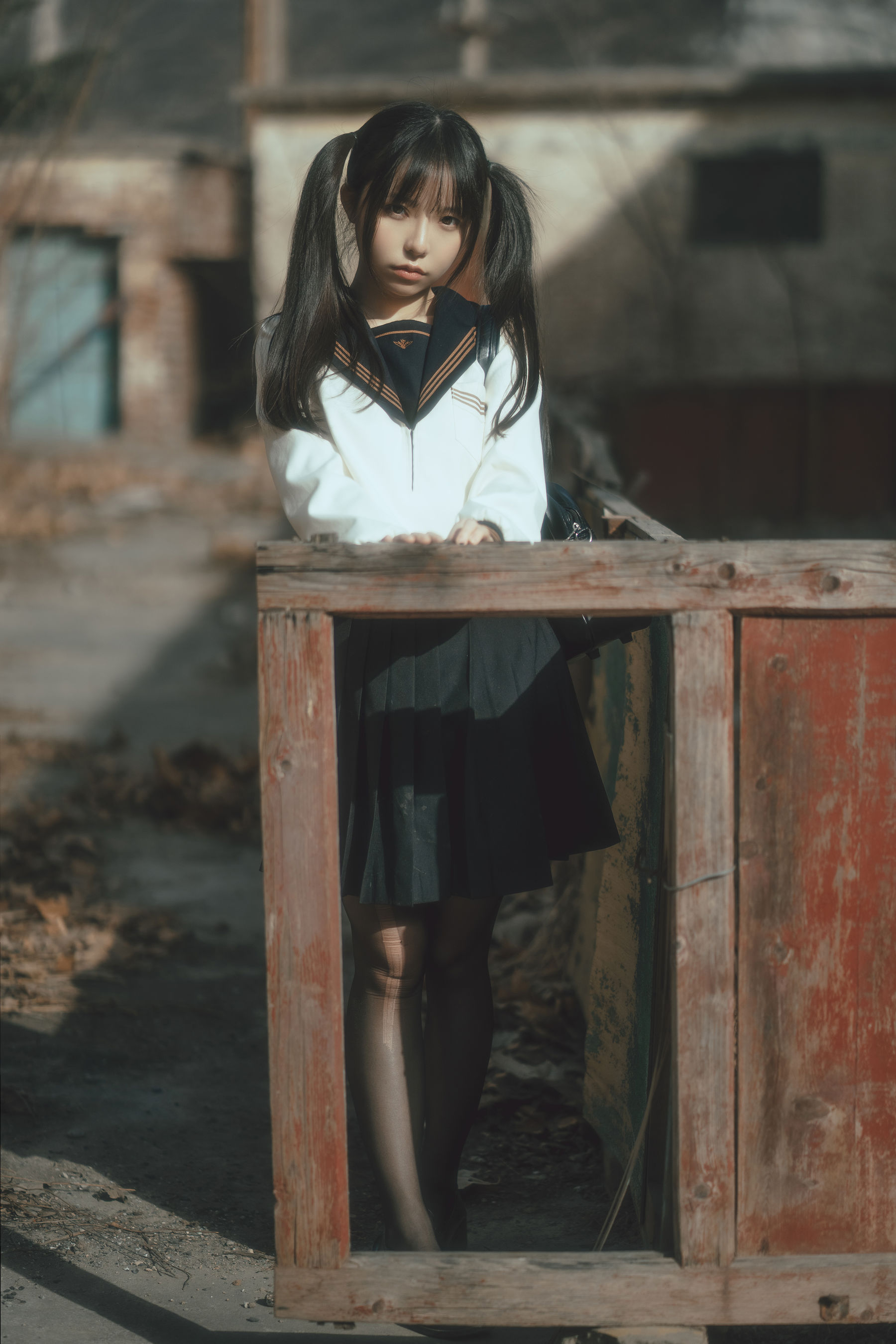 图片[2]-[福利COS] 六味帝皇酱 – 废墟JK-蕾丝百合网-美图分享,Cosplay美图,私房写真,套图下载