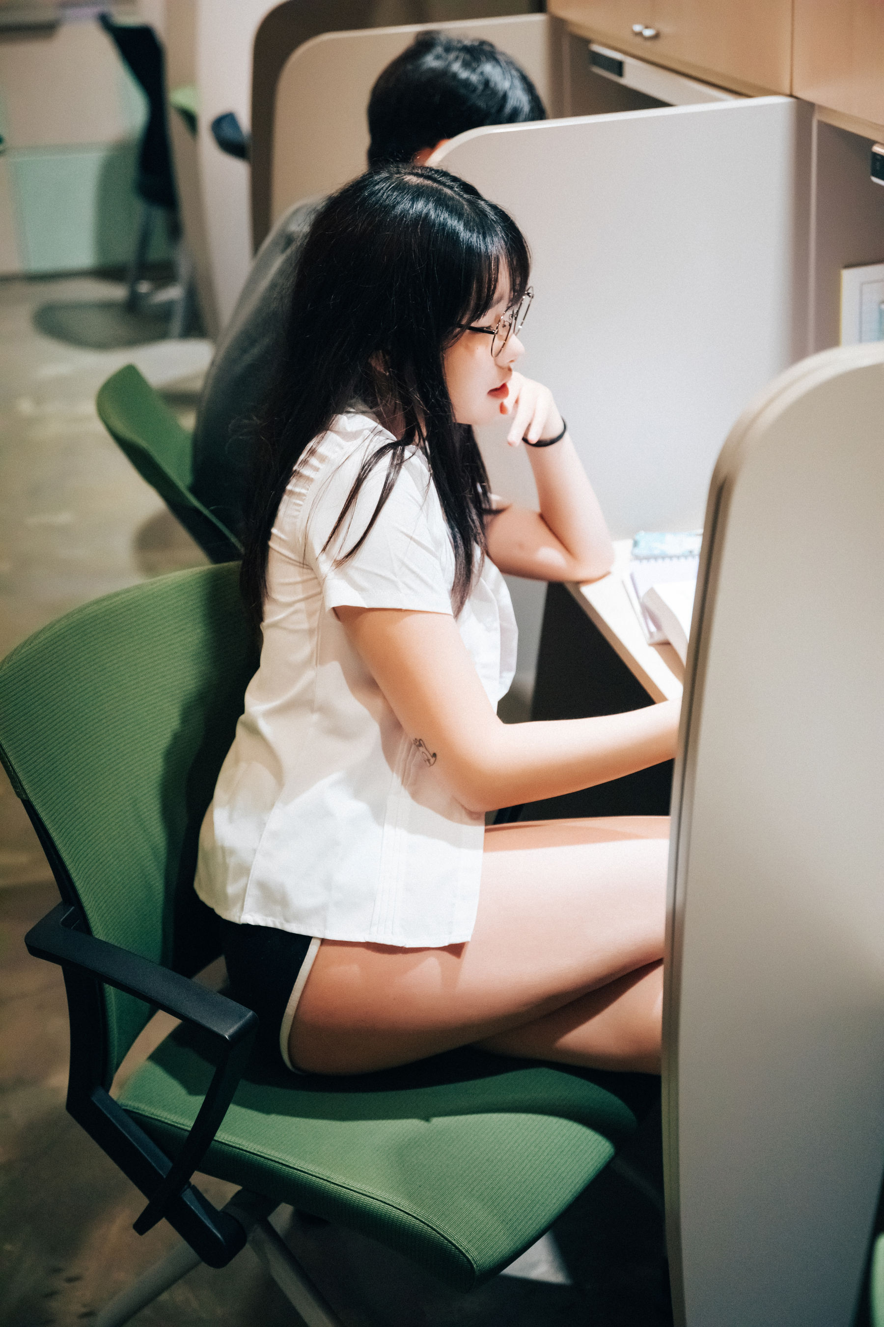 图片[2]-[LOOZY] Sonson – Reading room-蕾丝百合网-美图分享,Cosplay美图,私房写真,套图下载