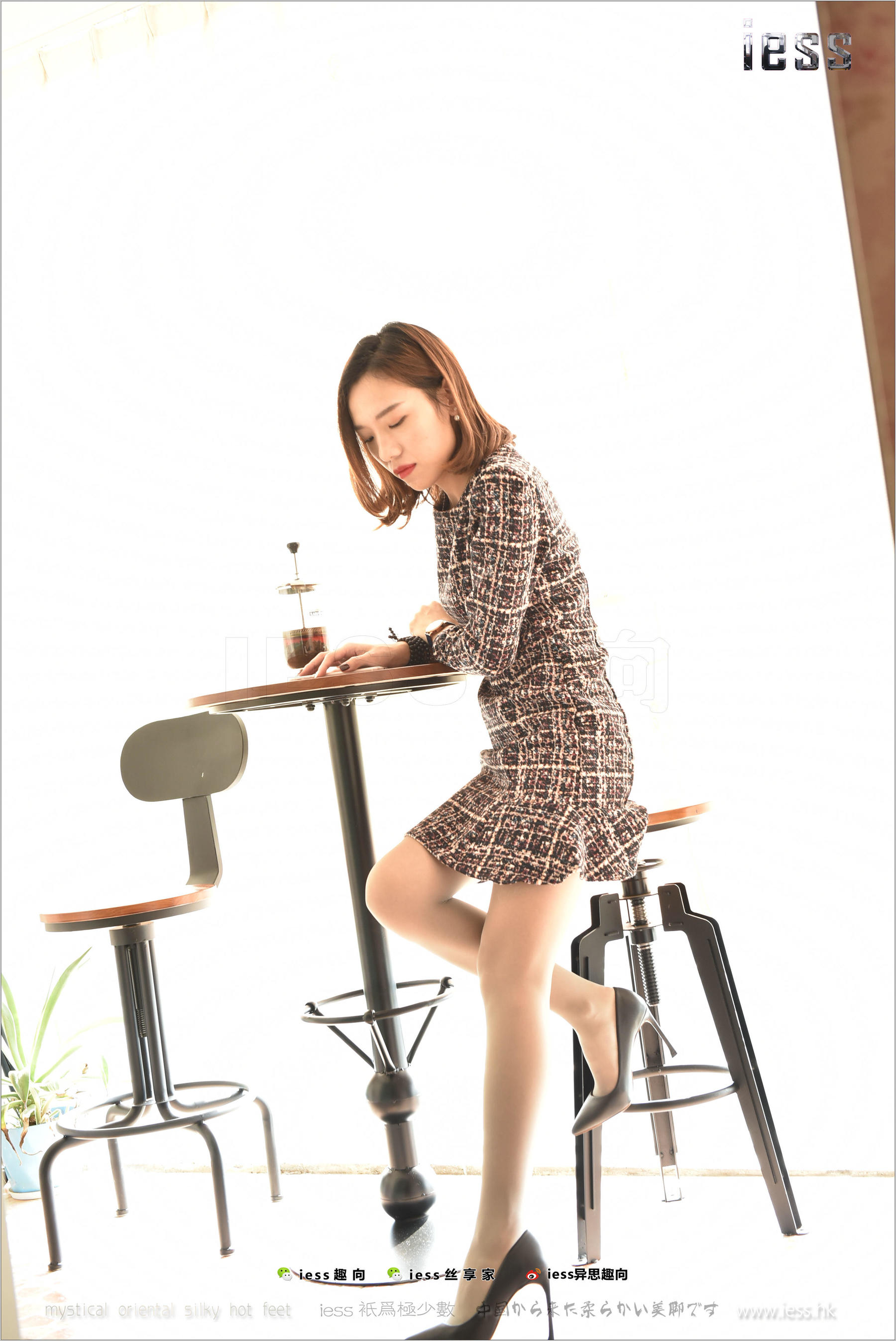 图片[9]-薇薇《素人职业白领的灰丝》[异思趣向IESS] 丝足便当196-秀臀网-高品质图集网