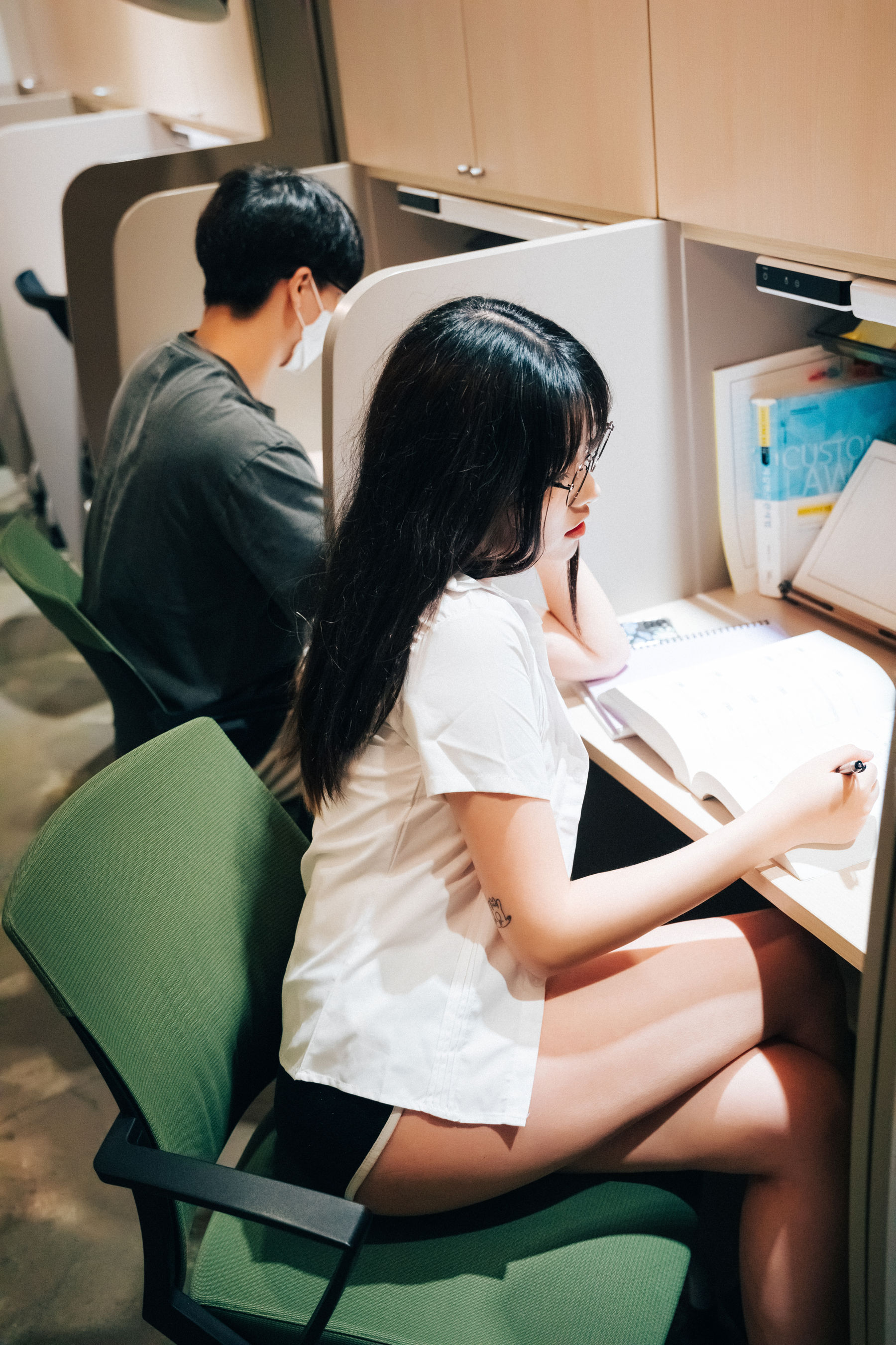 图片[4]-[LOOZY] Sonson – Reading room-蕾丝百合网-美图分享,Cosplay美图,私房写真,套图下载
