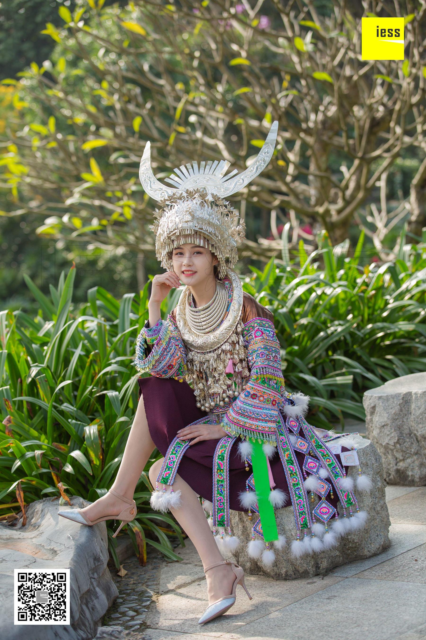 图片[1]-[异思趣向IESS] 模特 九妹《穿丝袜的苗族九妹》-秀臀网-高品质图集网