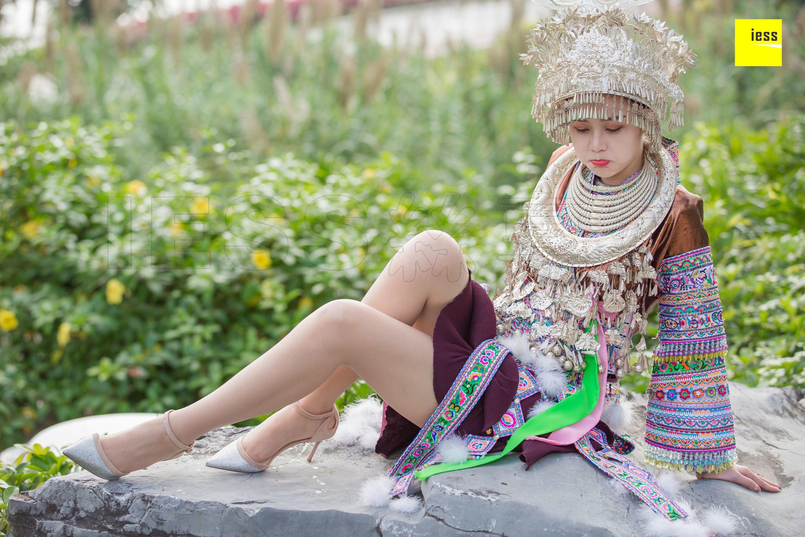 图片[5]-[异思趣向IESS] 模特 九妹《穿丝袜的苗族九妹》-秀臀网-高品质图集网