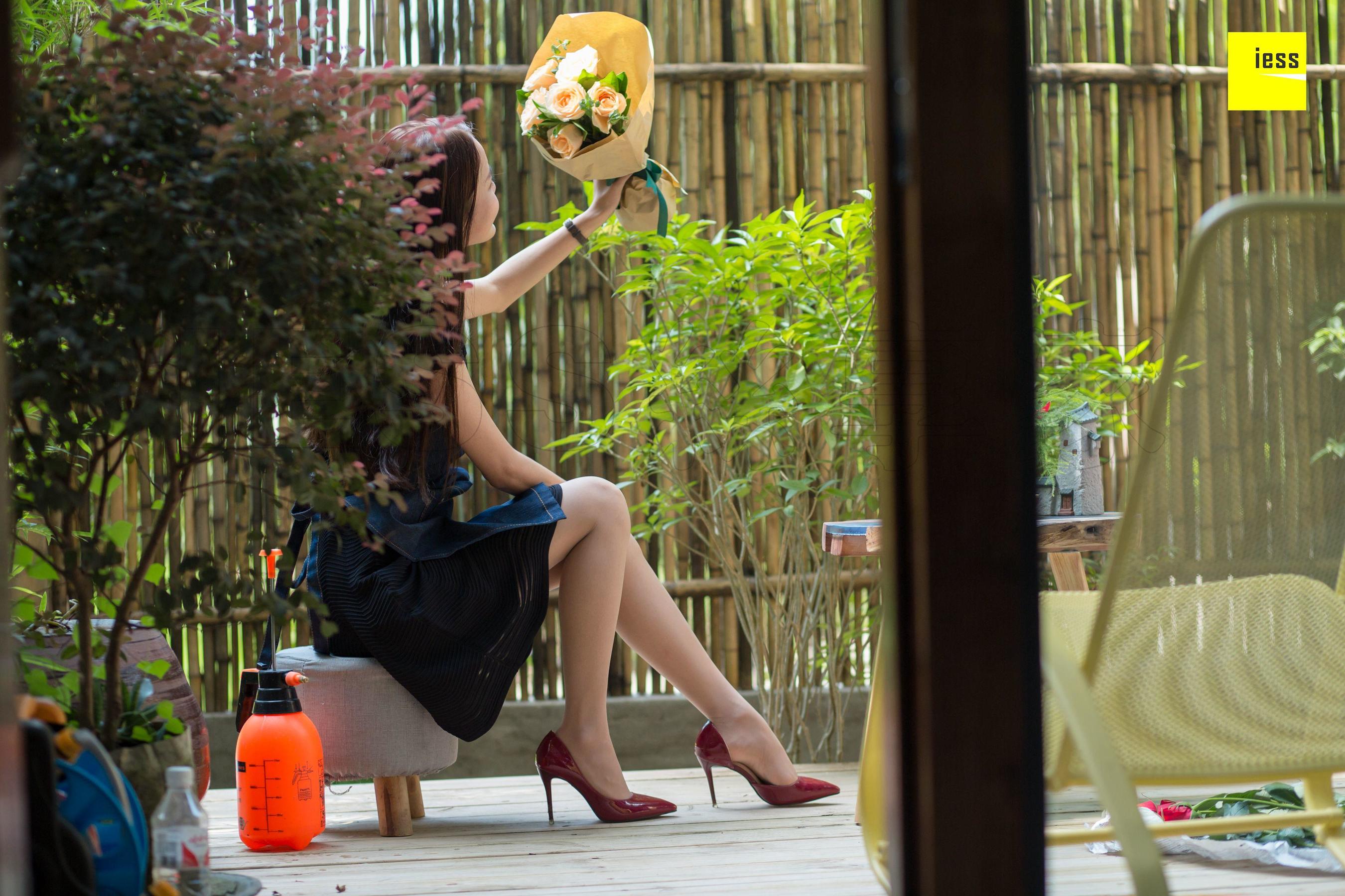 图片[2]-[异思趣向IESS] 《魔鬼周三》特刊30期 花艺师婉萍-秀臀网-高品质图集网