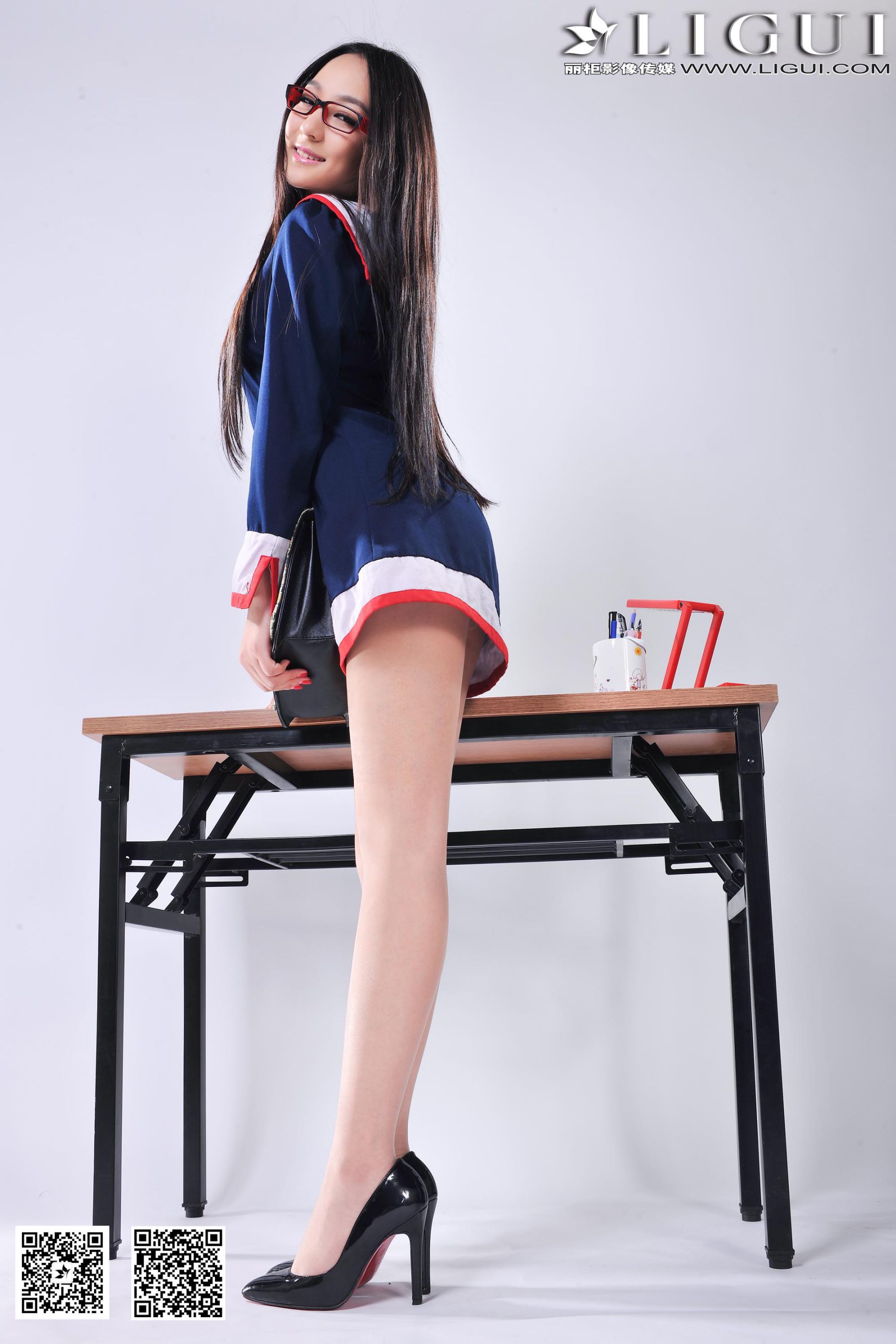 图片[8]-[丽柜LiGui] Model Amily《小眼镜学妹丝足》上下全集 美腿玉足写真图片-ACG-二次元游戏动漫视频分享平台